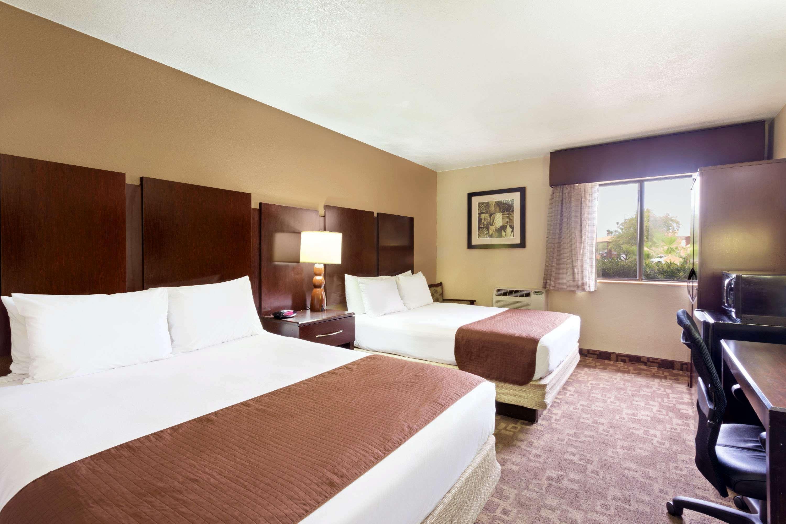 Super 8 By Wyndham Chandler Phoenix Exterior photo